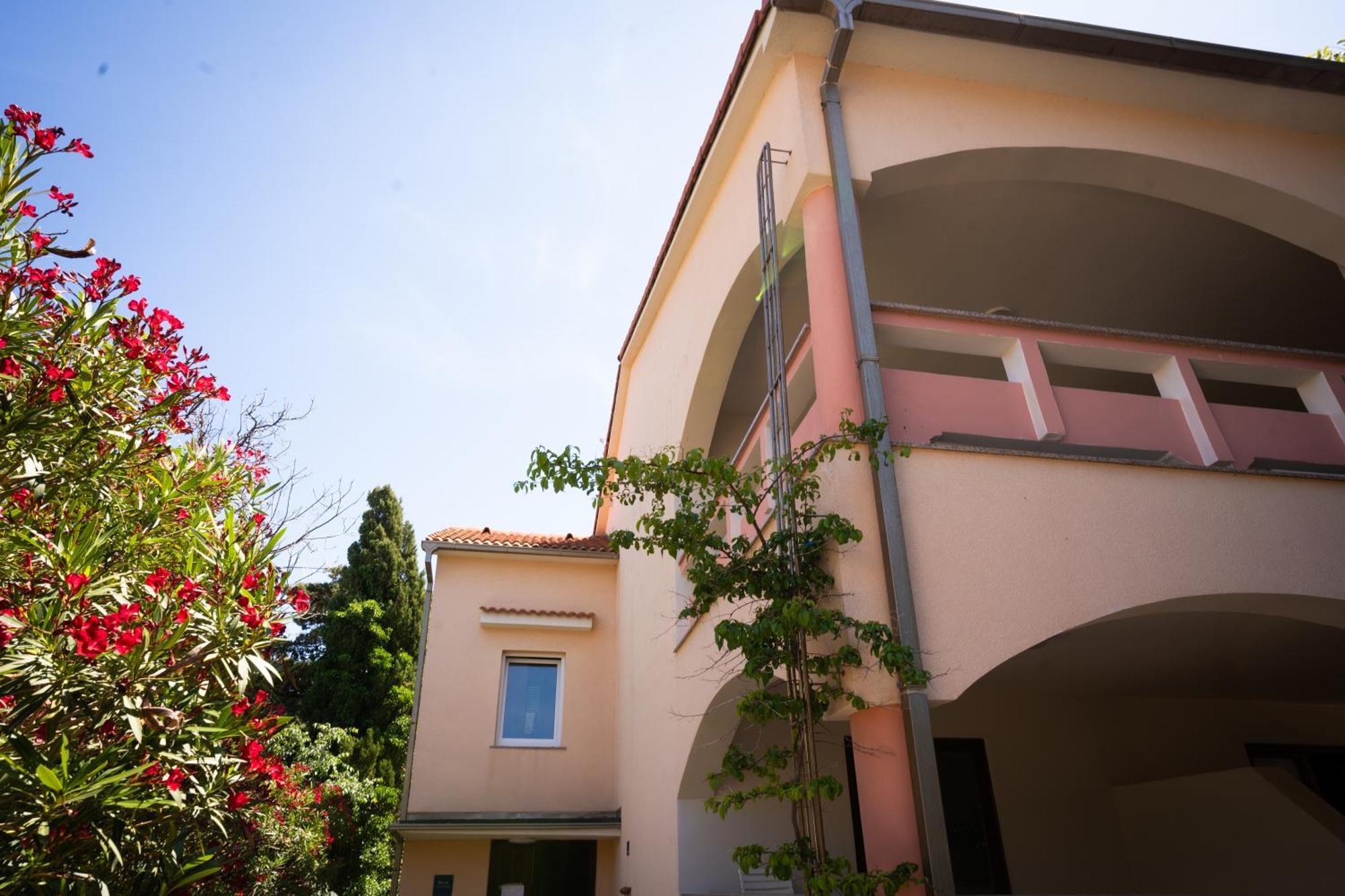 Barbara Oasis With Terrace Apartament